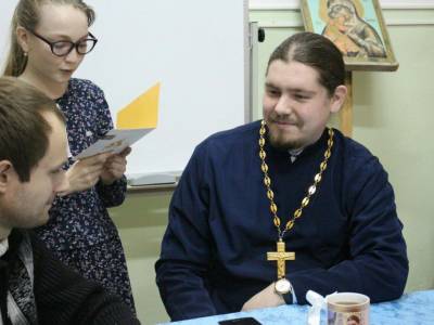 ПОЗДРАВЛЯЕМ ИМЕНИННИКА И БЕСЕДУЕМ О ВАЖНОМ